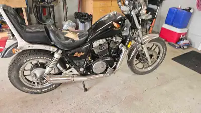 1984 honda shadow 750 needs a seat,tires,muffers It runs and drives low kms New battery