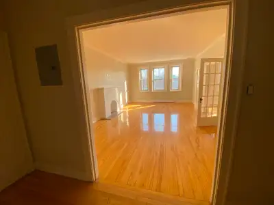 **1 FREE MONTH**  2 bed/Pet Friendly/W/D/Villa Maria Metro