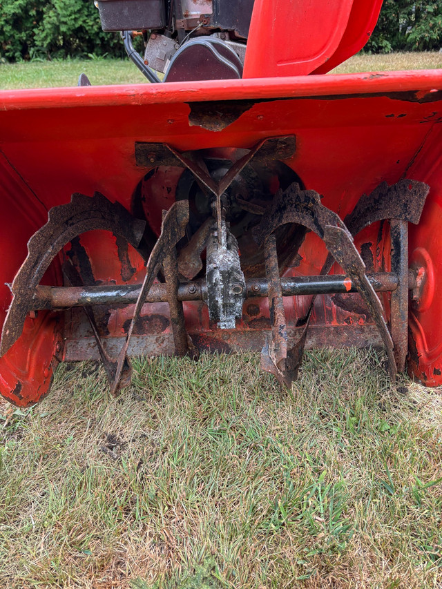 Ariens 27” Snowblower  in Snowblowers in Cornwall - Image 4