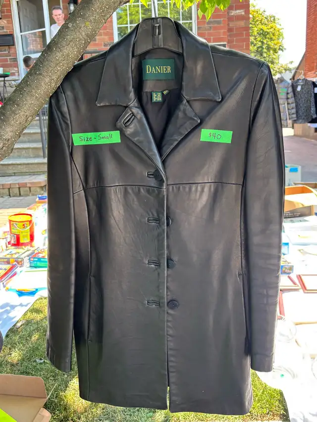 Daniel Leather Women’s jacket size small in Women's - Tops & Outerwear in City of Toronto - Image 3