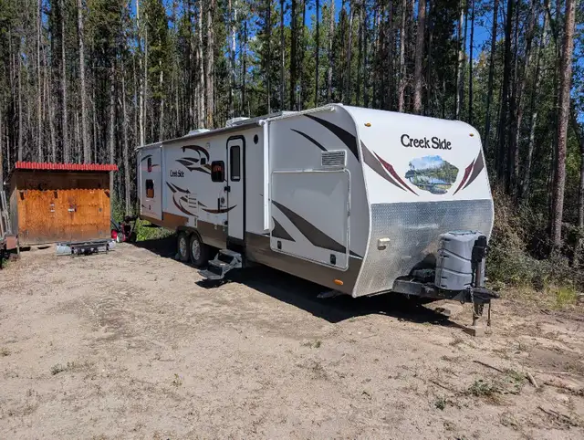 2014 outdoors RV creekside 31kqbs travel trailer in Travel Trailers & Campers in Vernon - Image 4