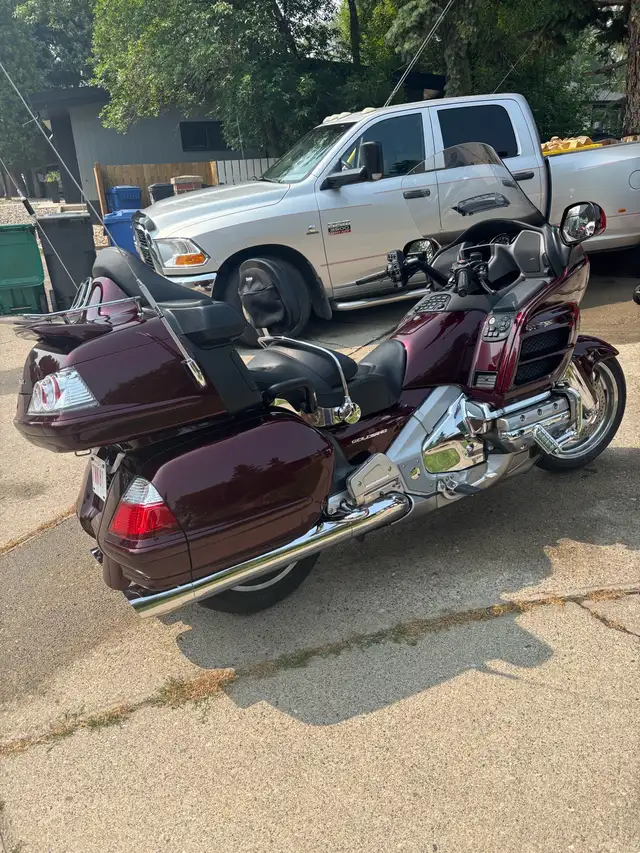 2006 Honda Goldwing Very low KM in Touring in Lethbridge - Image 7