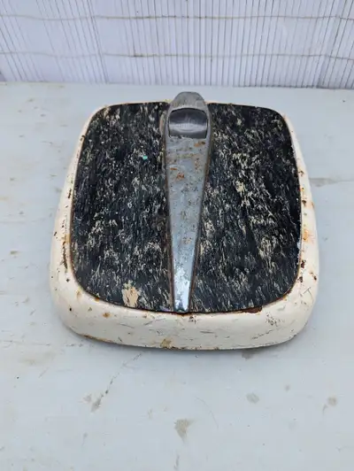 Seems to work. Needs a little calibration but pretty close. Only $5. Please call or text 289-990-555...