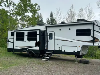 2021 Keystone Sprinter 32BH 5th Wheel Campfire Edition 37’ total length, Interior height 80” Weight...