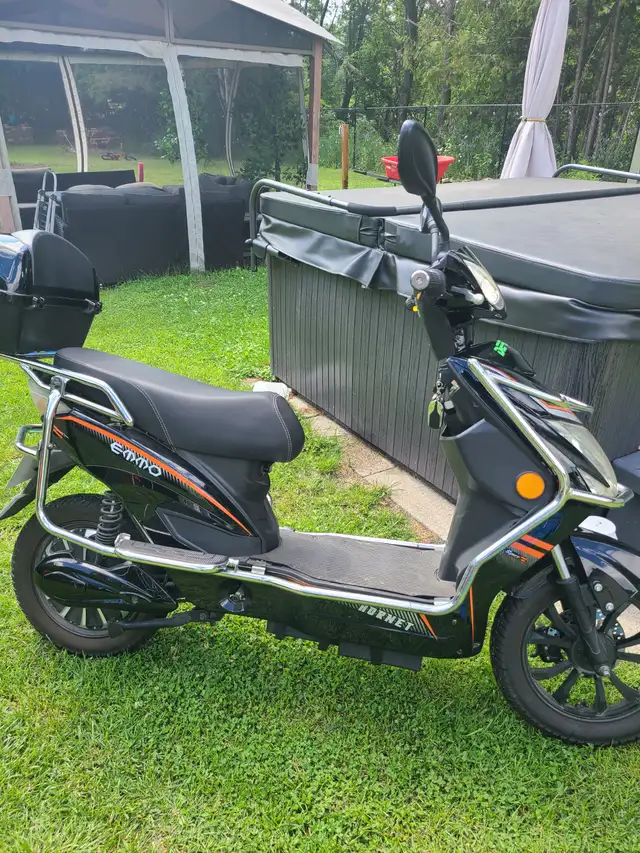Emmo electric scooter in eBike in Ottawa - Image 2