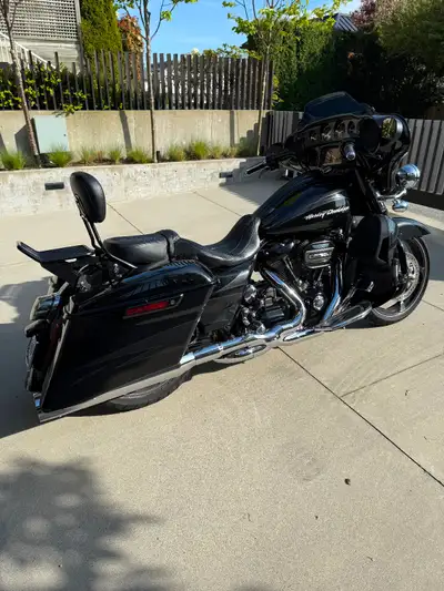 2017 Harley Davidson CVO Street Glide Pristine condition 58,200 KMS $27,500 114ci Milwaukee Bought n...