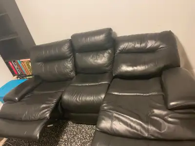 Very Good Condition- Leather Laz-y boy Couch, View more
