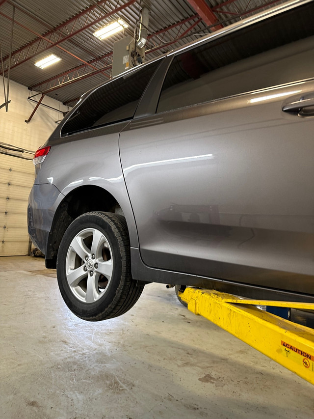 2014 Toyota Sienna LE in Cars & Trucks in Calgary - Image 4