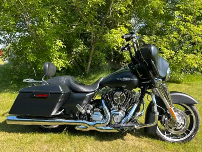 Nice clean bike, Red deer Harley just went through bike top to bottom last summer, ready to ride. Co...