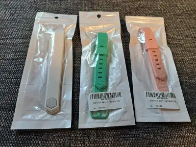 Selling brandnew Fitbit replacement band in EXCELLENT condition please see photos. Asking $5 each Po...