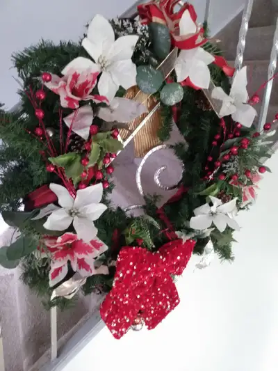 Larger Christmas wreath 22 inch, View more
