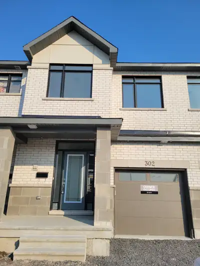 DREAMED LOCATION In Barrhaven Town Centre! 5 minutes away from the intersection of Greenbank Rd & St...