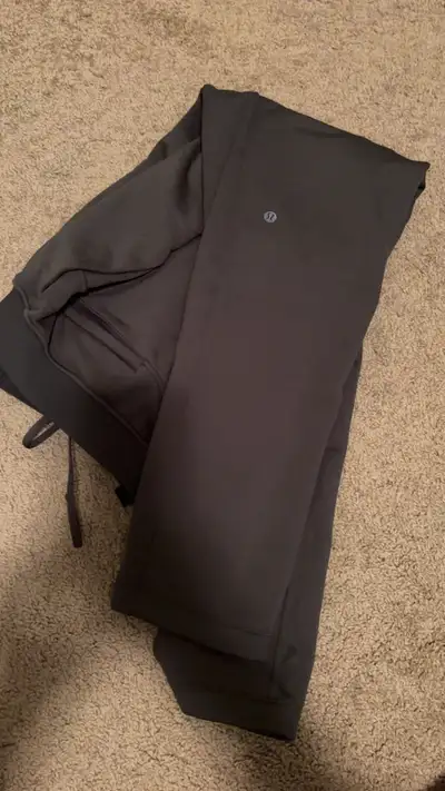 Barely worn. No longer fit. Paid $130. Asking $60 Size large
