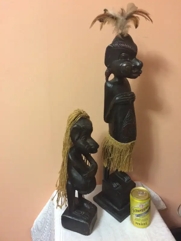 Three Vintage Large African Tribal Hand Carved Wooden Statues in Arts & Collectibles in City of Montréal - Image 6