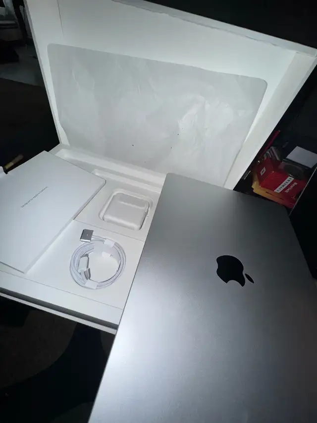 2023 MacBook Pro M3 1 terabyte 8gb unified ram in Laptops in Edmonton - Image 2
