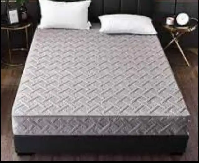 matelas Queen propre confort135$ possibilité de livraison  in Beds & Mattresses in Longueuil / South Shore - Image 4