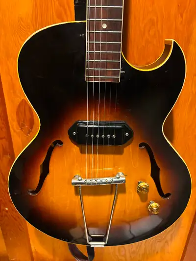 INCREDIBLE TIMEPIECE ALL ORIGINAL EVERYTHING P90 PICKUP ORIGINAL CASE OUT OF MONTREAL JAZZ SCENE GOR...