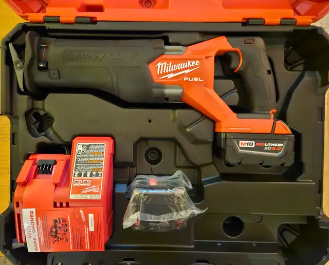Milwaukee Sawzall in Power Tools in Markham / York Region - Image 3