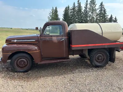 Barn unit……. Has been sitting in this shed for over 20 years cleaning it out. It’s got a V8. Ran whe...