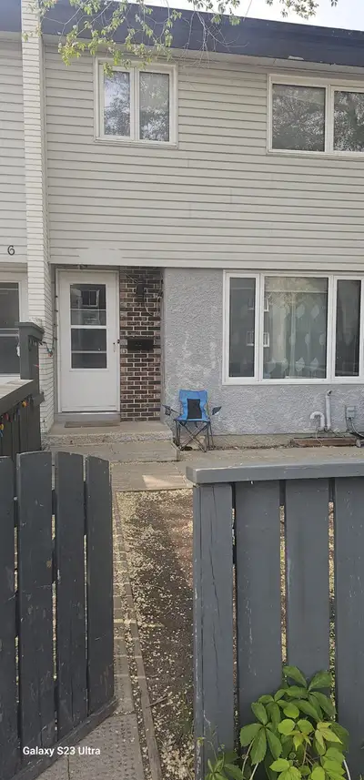 2 bedroom townhouse + basement - near U of M /FRC