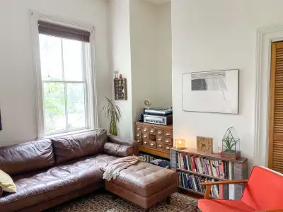 Set in a very well-kept, quiet 4-plex building, this bright 2-bedroom apartment offers comfortable s...