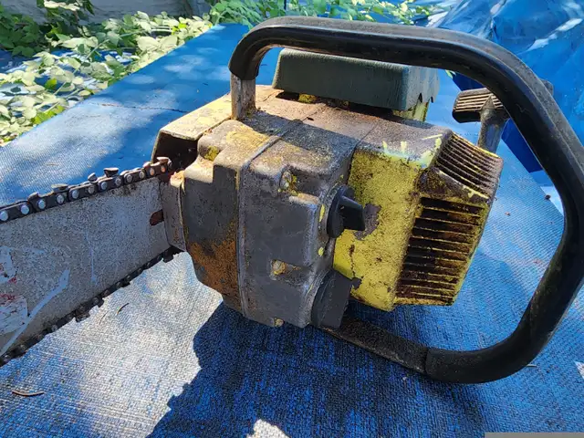 Pioneer P26 Easy Arc Starting Antique Gas Chainsaw 18 Inch Bar in Outdoor Tools & Storage in Windsor Region - Image 10