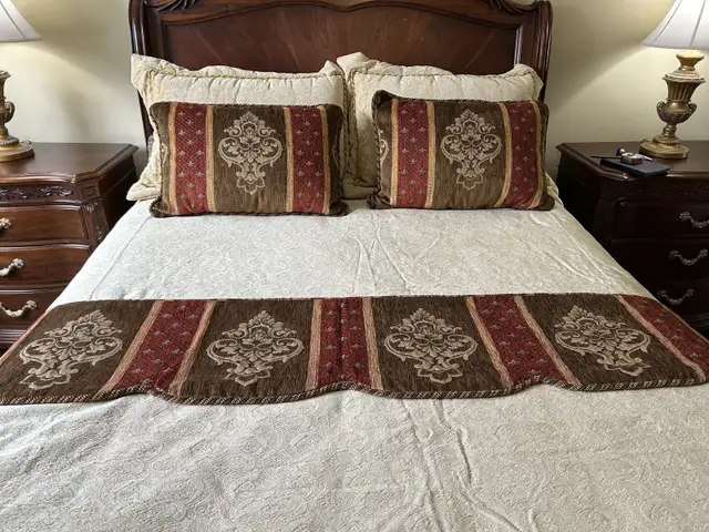 Couvre-lit/Bedspread in Bedding in Longueuil / South Shore - Image 4