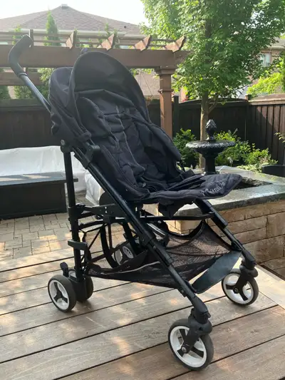 Great condition and clean Fully reversible and reclining seat Umbrella shade Lower storage compartme...