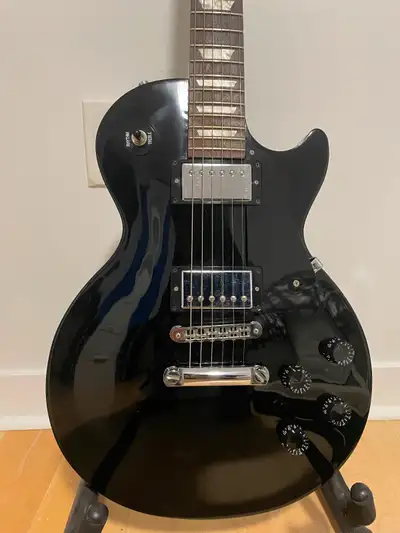 Beautiful Gibson Les Paul Studio 2008 for Sale ! Let’s go by Gibson’s Moto: “Only Gibson is Good Eno...