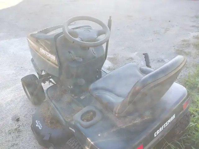 Craftsman Riding Lawn Mower in Lawnmowers & Leaf Blowers in Oakville / Halton Region - Image 6