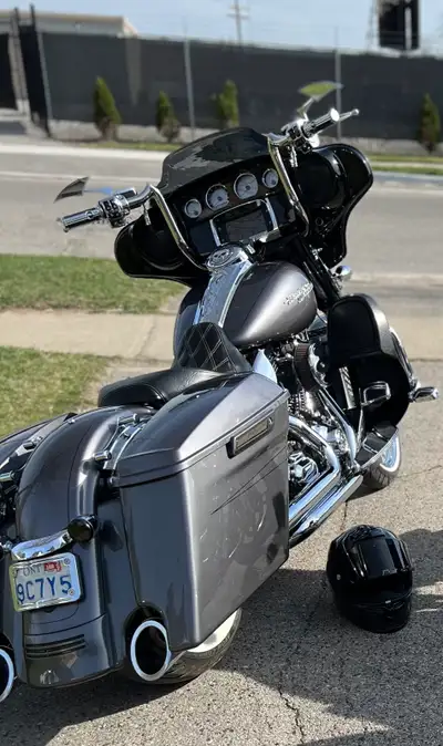 2015 streetglide. Stage 2. S&s 551 cams. Vance and Hines dresser duals with tab performance slip ons...