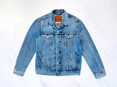 ❤️ Levi's Premium Denim Jean Trucker Jacket (Men’s Medium) ❤️, View more