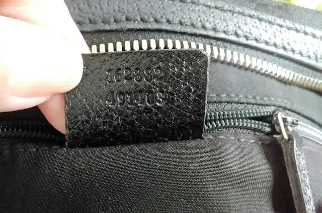 Authentic Gucci Black Hobo Shoulder Bag in Women's - Bags & Wallets in Markham / York Region - Image 8
