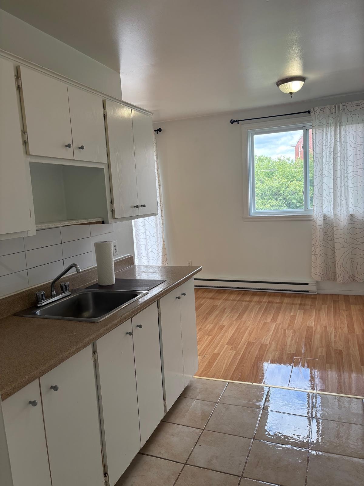 Longueuil, 4 ½ - $1300/month - Balcony. 2950 Mazenod Street — photo 3