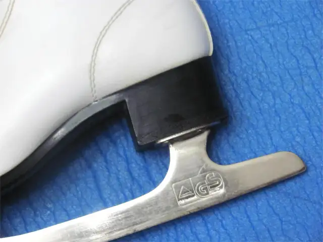 NEW CCM Figure Skates Size-5 Inner Length - 23cm/9" (Dwight in Skates & Blades in Muskoka - Image 6