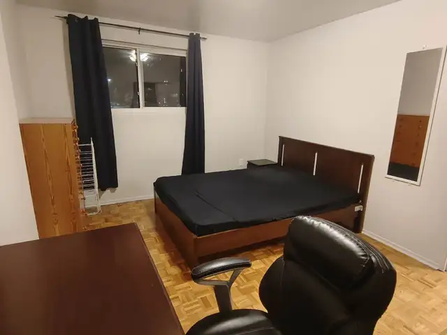 1 Student Room of Townhouse for Rent, 15-min walk to UWaterloo in Room Rentals & Roommates in Kitchener / Waterloo - Image 2
