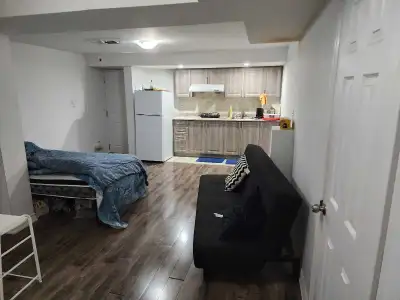 Studio/Bachelor Basement For Rent Mississauga L5M 4A1 1 person only(not for couples) . 1 Full Bathro...