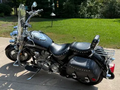 2001 Yamaha roadstar Silverado 1600 in good condition. Some scratches, very small dent on gas tank,...