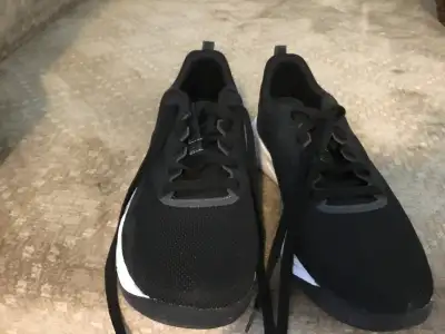 Men's running shoes -NEW, View more