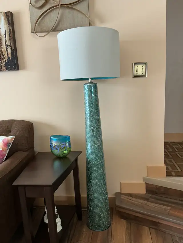 FLOOR LAMP428820949359677443