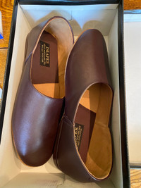 Draper of Glastonbury men’s size 7 leather slippers brand new