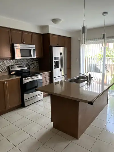 Welcome to your semi-detached home! Available from 01 MAR, 2026 Absolute stunning, open concept 3 be...