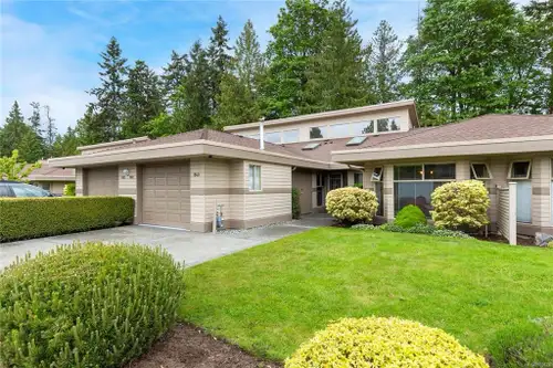 Master with ensuite and walk-in closet. Attached garage. Large patio, town home is quiet well kept c...