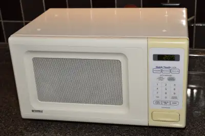 Kenmore Microwave Oven, 700 Watt output, manufactured for Sears by LG, October 1997. Outside dimensi...