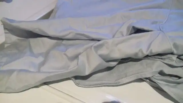 Jupon de lit Queen in Beds & Mattresses in Trois-Rivières - Image 2