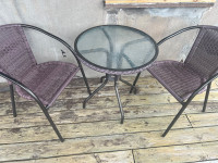Outdoor chairs + table to sell