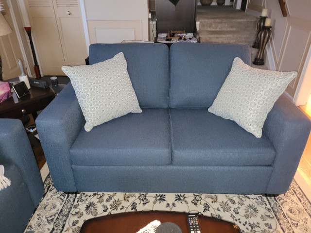 Loveseat with cushions dans Sofas et futons  à St. Catharines