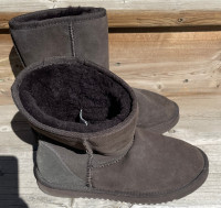Women's Sheepskin boots size 8