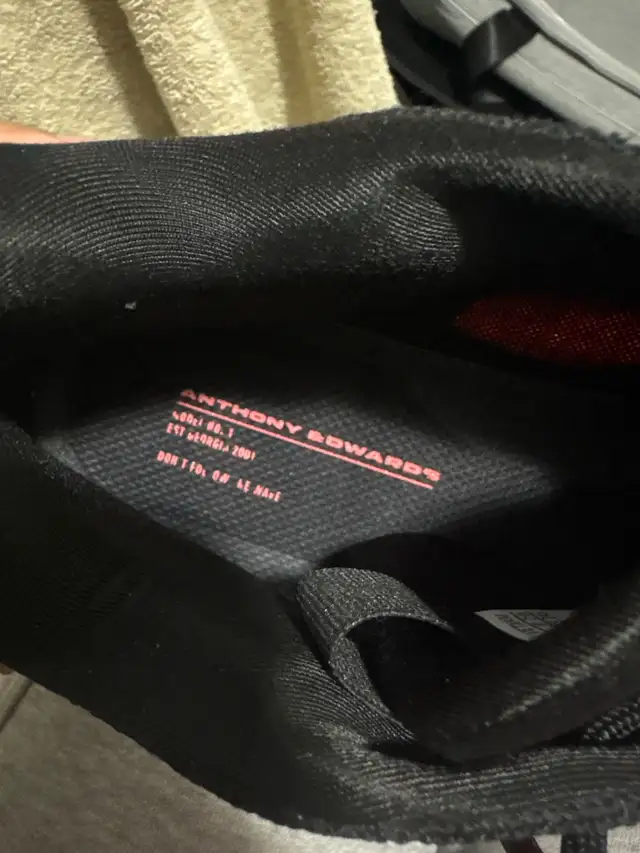 kids basketball shoes in Basketball in Calgary - Image 3