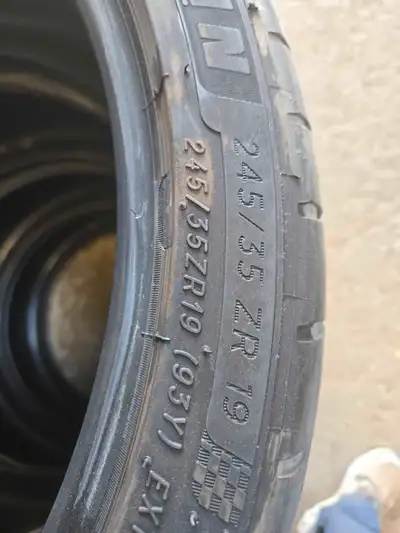 Offering a set of four Michelin Pilot Sport 4s tires, size 245/35ZR19, perfect for summer performanc...